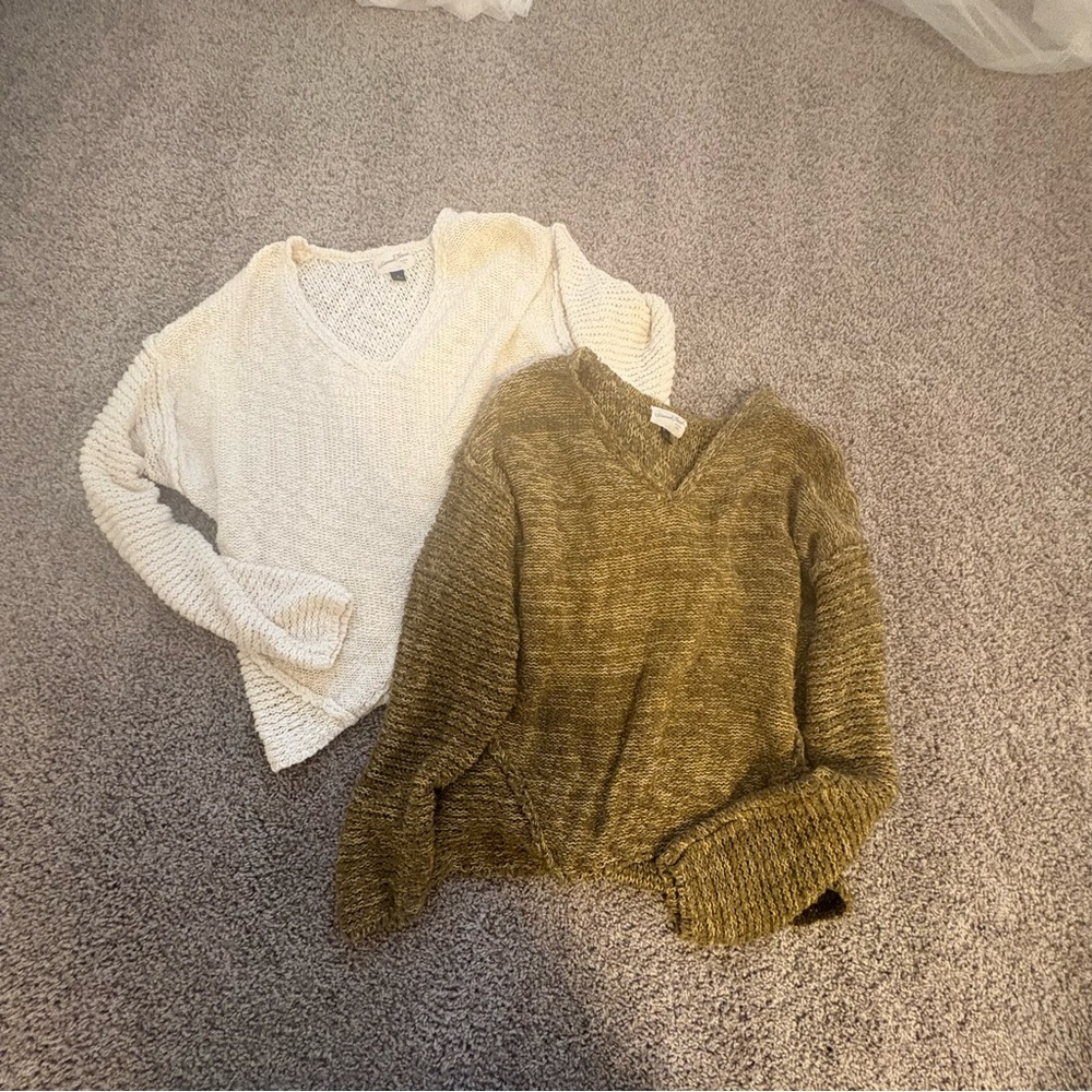 Universal Thread V Neck Sweaters